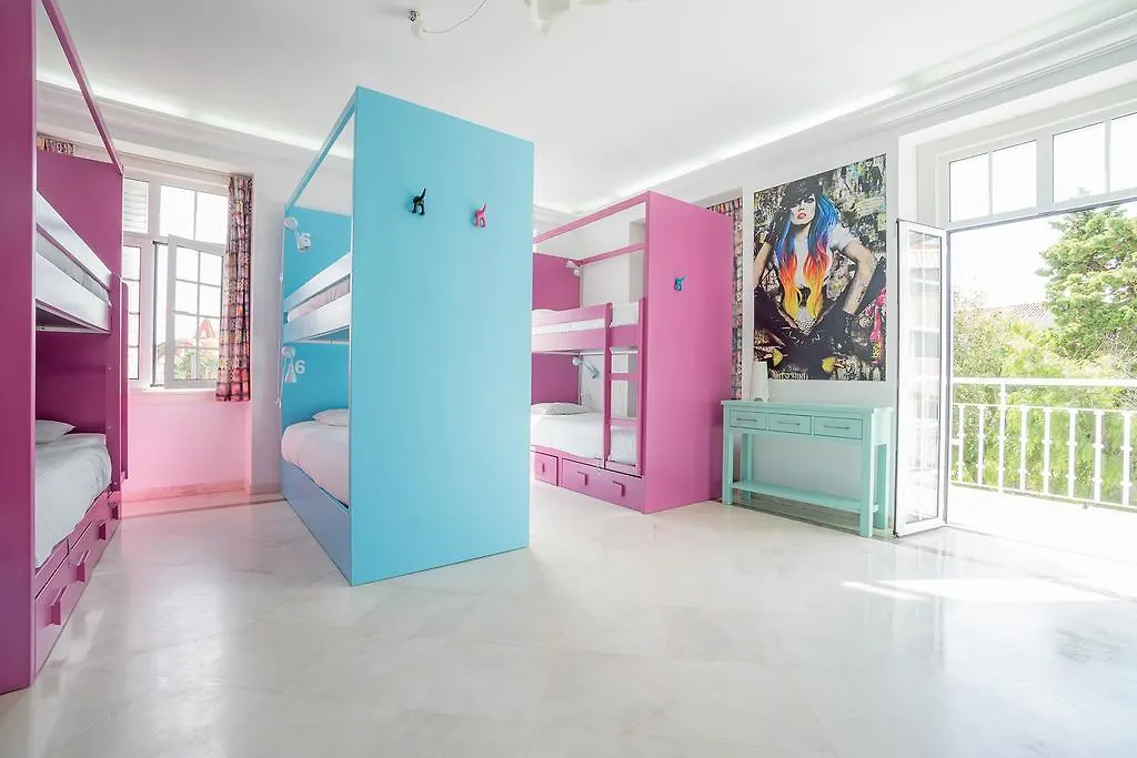 Blue Boutique Hostel & Suites Estoril