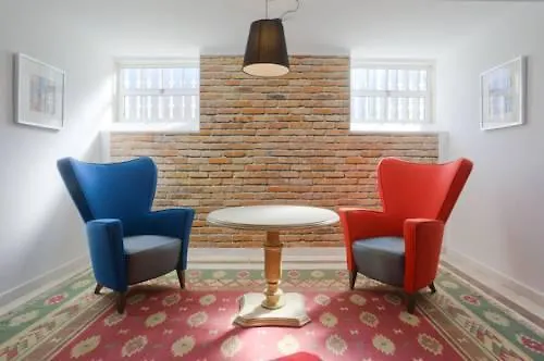 Blue Boutique Hostel & Suites Estoril