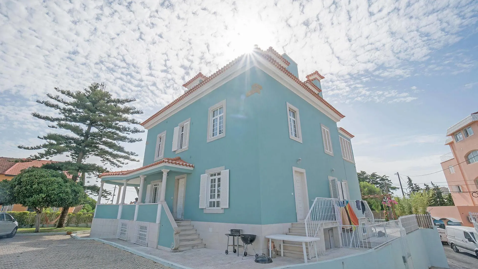 Blue Boutique Hostel & Suites Estoril